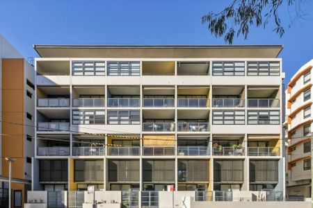 Stylish Living Sanctuary - 'Linc' - Photo 4