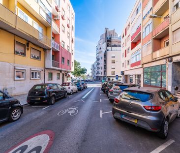 APARTAMENTO T4 COM GARAGEM, TOTALMENTE REMODELADO EM CAMPO DE OURIQUE - Photo 2