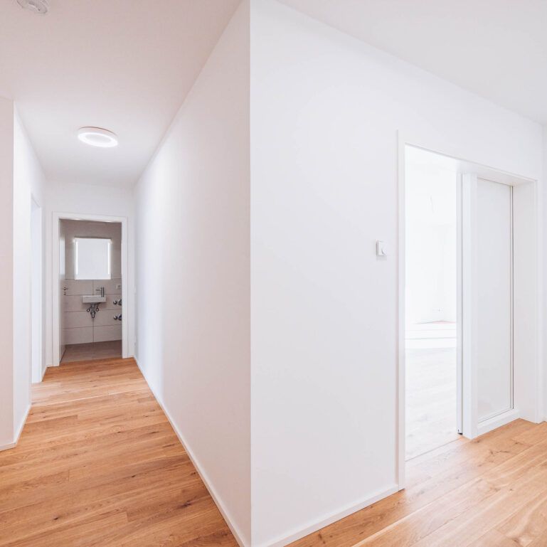 Elegante Neubau-Wohnung: 4-Zimmer mit zwei Balkonen und stilvoller Einbauküche - Foto 1