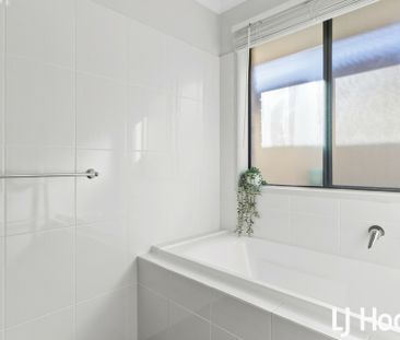 Beautiful Home with Lovely Views - Photo 6