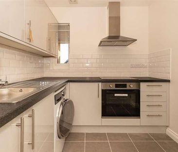 Woodland Grove, Epping, CM16 - Photo 2