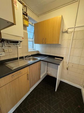 3 bedroom flat to rent - Photo 4