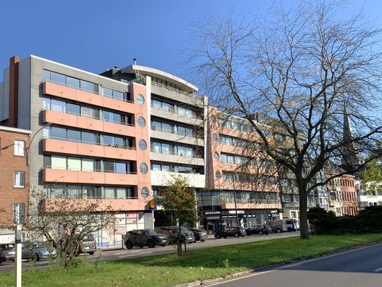 Lichtrijk appartement met 2 slaapkamers en staanplaats op TOPLIGGING! - Foto 1