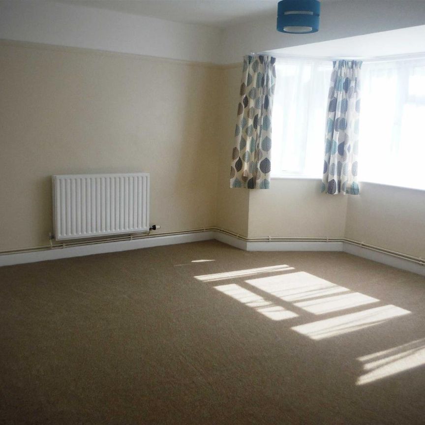 Eastleigh Road, Devizes, SN10 - Photo 1