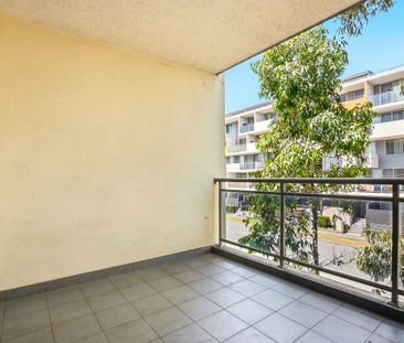 Walk to Station! 2 bedroom unit! - Photo 2