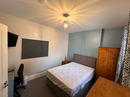 5 bedroom house - Photo 2