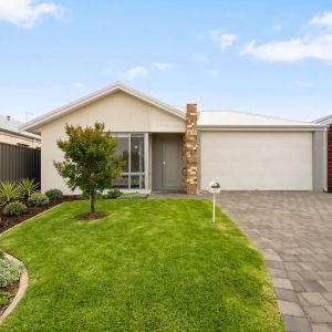 Brand New Family Living - Move Straight In & Enjoy! - Photo 2