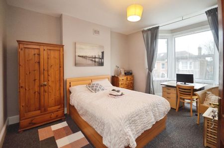 4 bedroom semi-detached house to rent - Photo 3