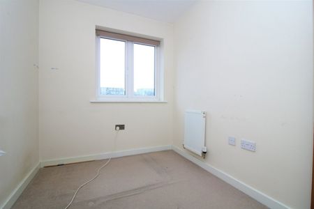 Birdwing Walk, Stevenage, Hertfordshire - Photo 2