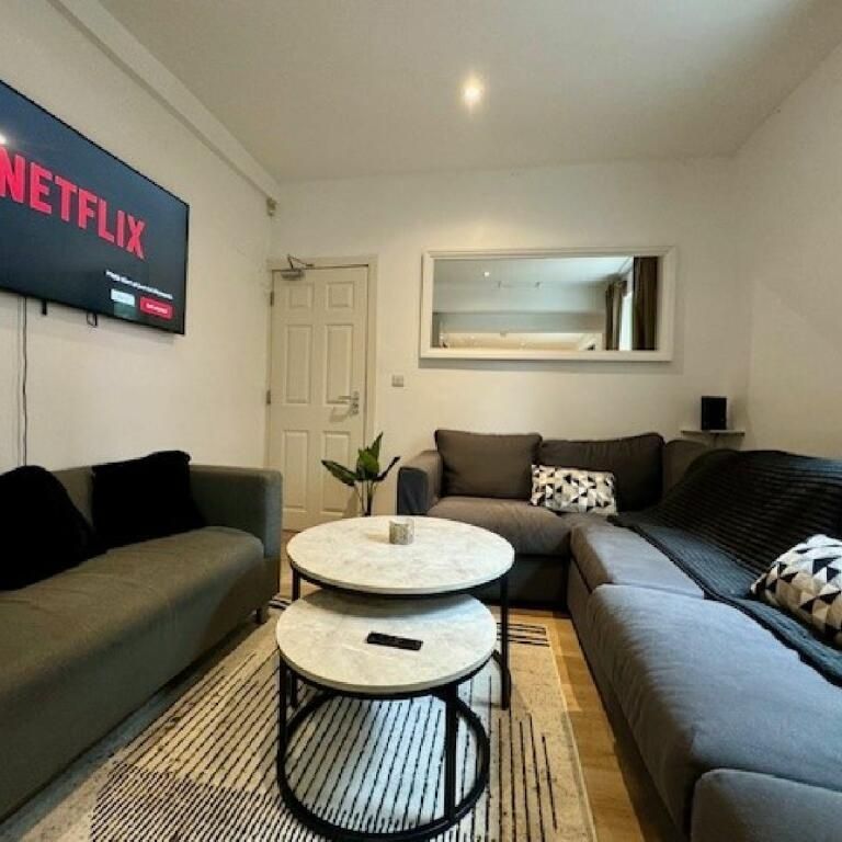 7 Bed Semi-Detached House, Derby Grove, NG7 - Photo 1