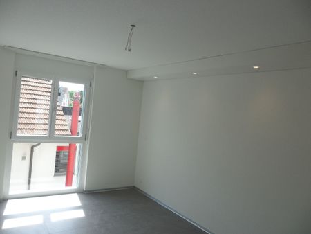 Beautiful & modern 3.5 room apartment with balcony (built in 2015) in Luterbach, Canton SO - Photo 3