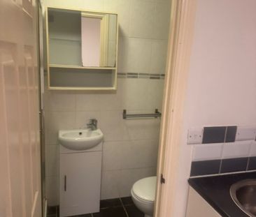 Studio Flat, Garth Road, NW2 - Photo 4