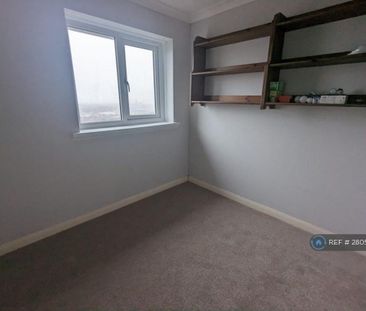 3 bedroom semi-detached house to rent - Photo 3