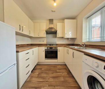 2 bedroom semi-detached to let - Photo 3