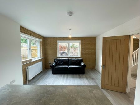 Edgeware Road, Staple Hill, BS16 4LZ - Photo 3