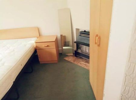 2 bedroom semi-detached house to rent - Photo 5