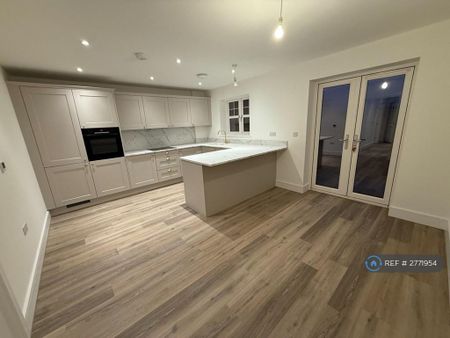 3 bedroom semi-detached house to rent - Photo 2