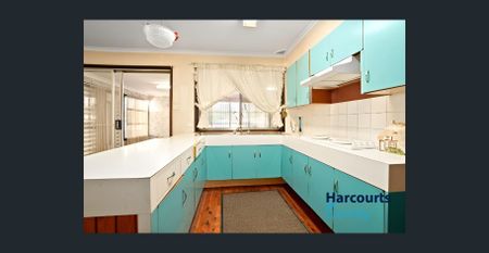 Peaceful 3-Bedroom Family Home in Toongabbie! - Photo 4