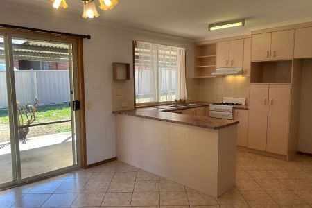 2/23 Severin Court, Thurgoona - Photo 5