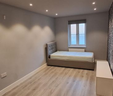 5 bed end of terrace house to rent in Three Valleys Way, Bushey, WD23 - Photo 1