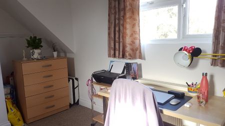 6 Bed Semi-Detached House, Granby Grove, SO17 - Photo 2