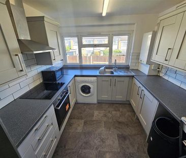 3 bedroom apartment to rent - Photo 6