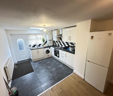 4 bedroom terraced house to rent - Photo 6