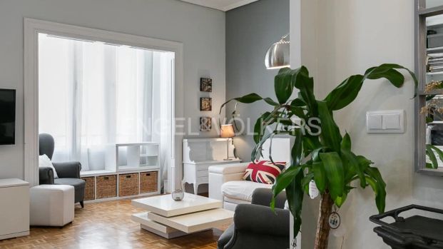 Piso de alquiler en Carrer del Comte D'altea, Gran Via - Photo 1