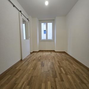 Quartier sous-gare : charmant appartement de 2.5 pièces au rez - Photo 2