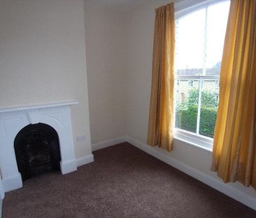 2 bedroom end of terrace house to rent - Photo 1