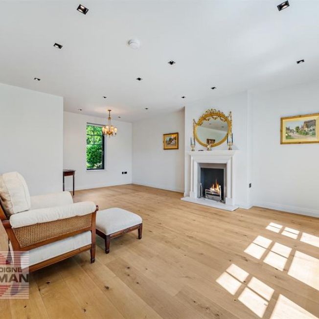 3 Bedroom Apartment To Let - Photo 1