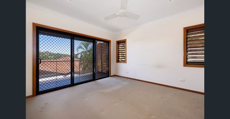 Massive Family Home with Cinema Room, Bar and Pool - Photo 4