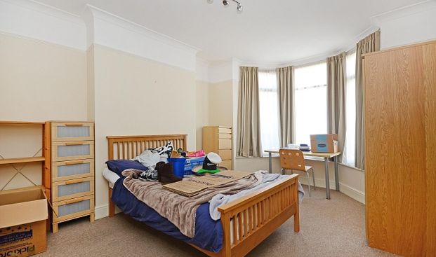 Spacious 4 bedroom property - Photo 1