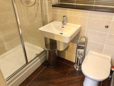 2 bedroom flat to rent - Photo 2