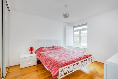 Evesham Way, SW11, London - Photo 3