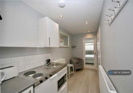 Studio to rent - Photo 5