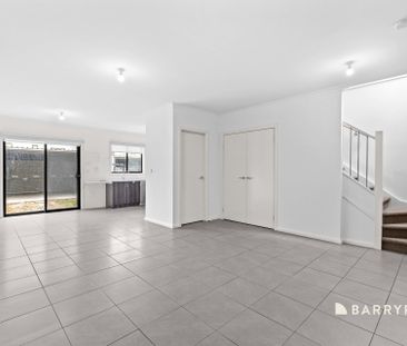 Stunning Two Bedroom Townhouse! - Photo 1