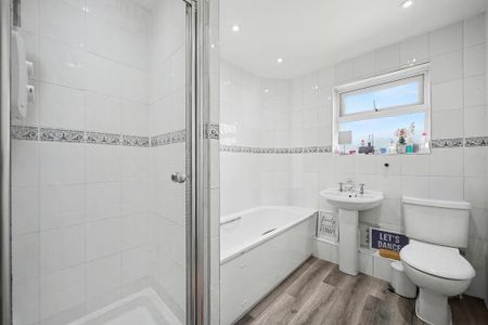 3 bedroom end of terrace house to rent - Photo 2