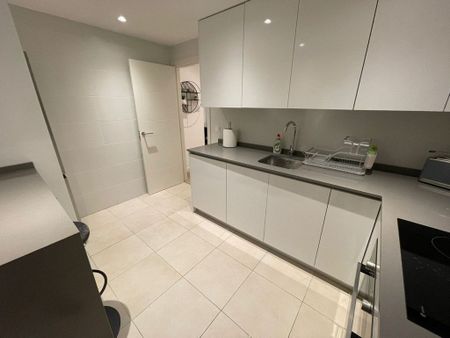 3 bedroom luxury Flat for rent in Nueva Andalucia, Spain - Photo 3
