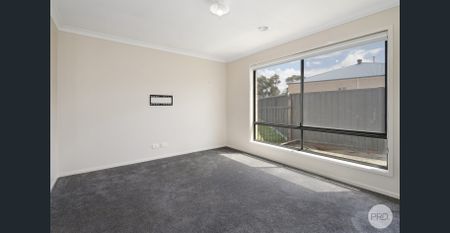 SPACIOUS FAMILY HOME IN QUIET COURT LOCATION - Photo 4