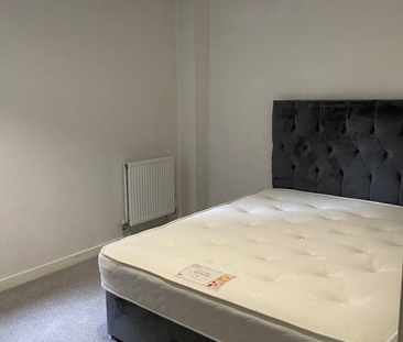 1 bedroom in a flat share to rent - Photo 2