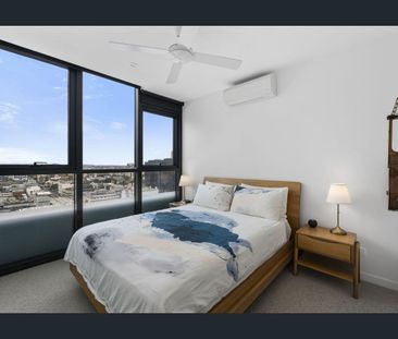 Level 19 Unfurnished Apartment with City Views | Walk to Everything - Photo 4
