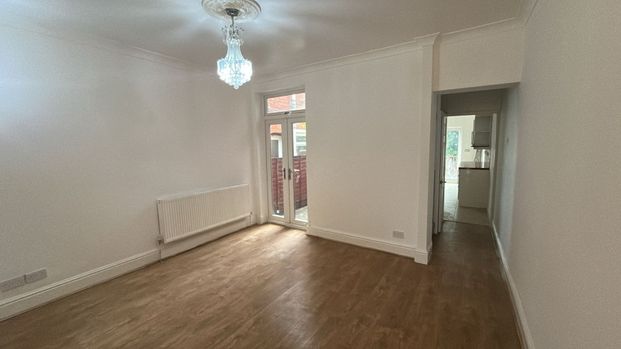 3 bedroom terraced house to rent - Photo 1