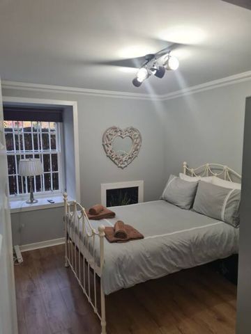 Saint Vincent Crescent - Photo 3