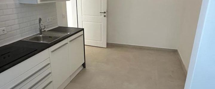 Charmante, luxuriös modernisierte 1-Zimmer-Wohnung - Photo 1