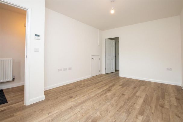 3 bedroom semi-detached house to rent - Photo 1