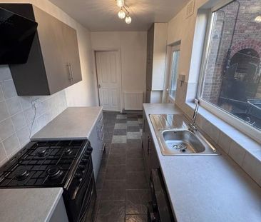 3 bedroom terraced house to rent - Photo 3