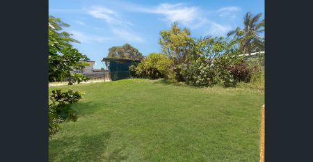 Neat 2-Bedroom Unit with Fenced Yard - Photo 3