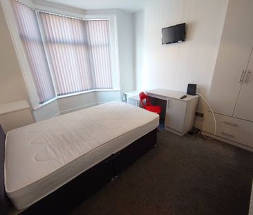 Malvern Road, Kensington. - Photo 1