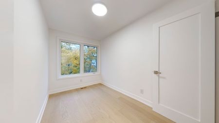 For Lease - 110 ROSLIN Avenue, Toronto, Ontario - Photo 4